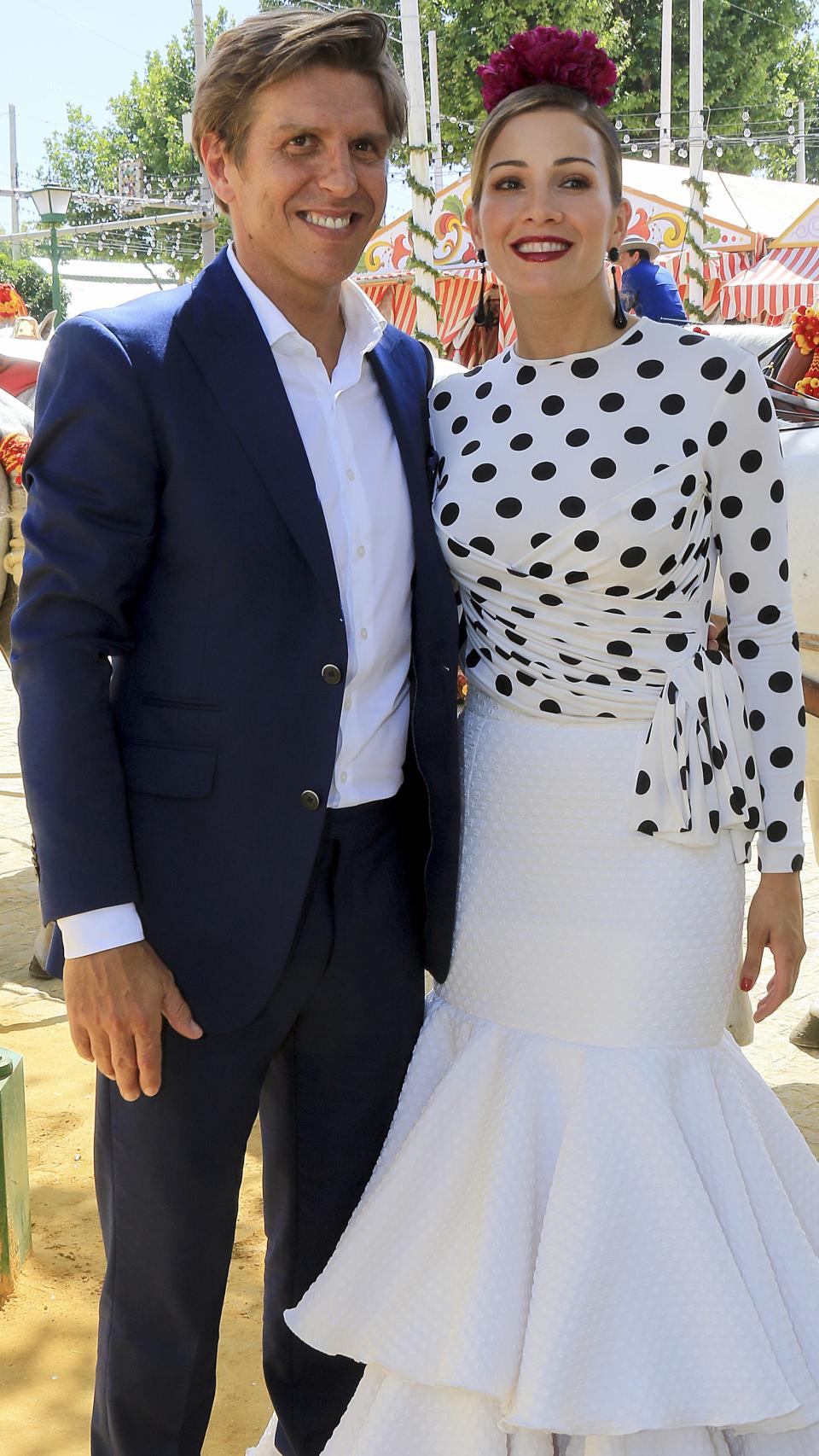 'El Cordobés' junto a su mujer.