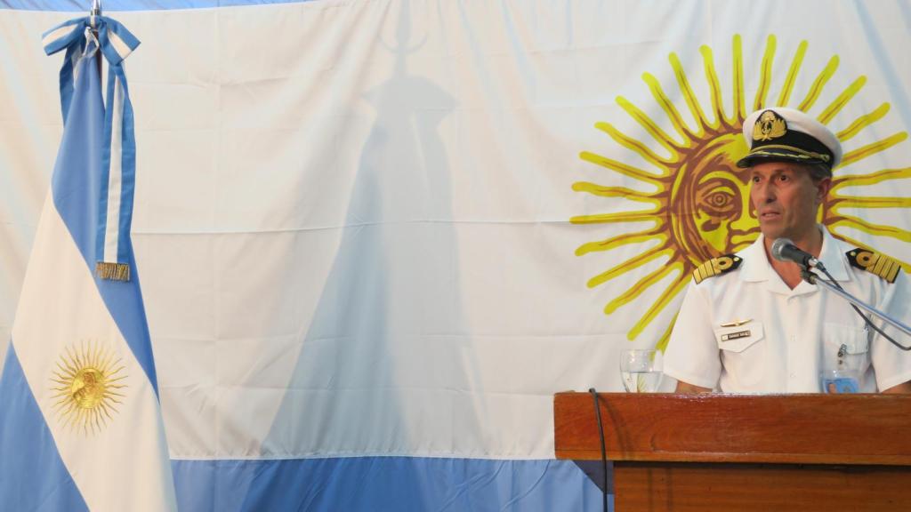 El capitán de navío Enrique Balbi, portavoz de la fuerza naval.