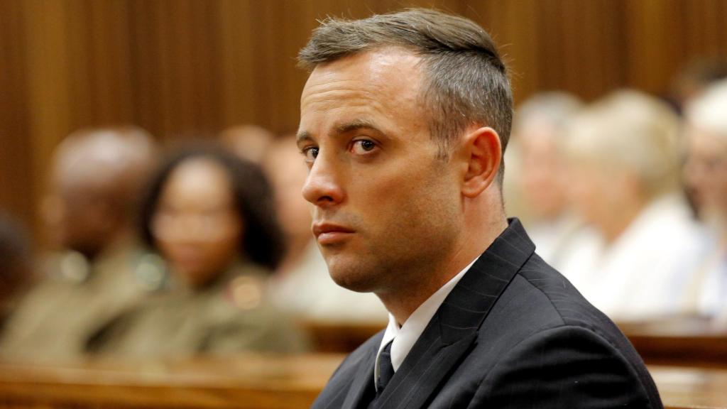 Oscar Pistorius durante la lectura de la setencia de 2016.