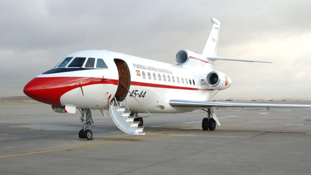 Uno de los Falcon 900B que se barajaron en principio para realizar el viaje