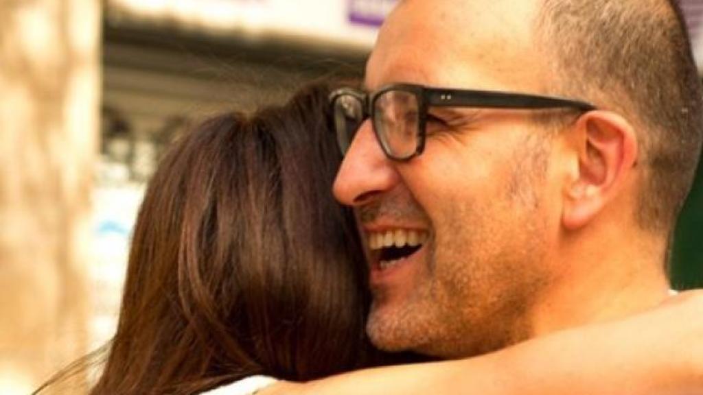 Teresa Helbig con su esposo.