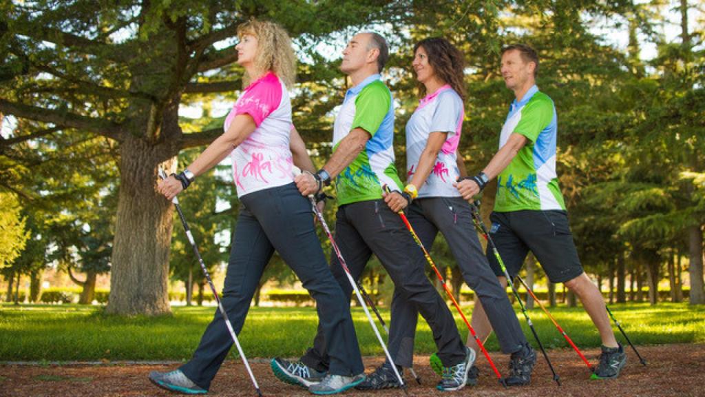 Eveline Feussner (izquierda), presidenta de la FENWA