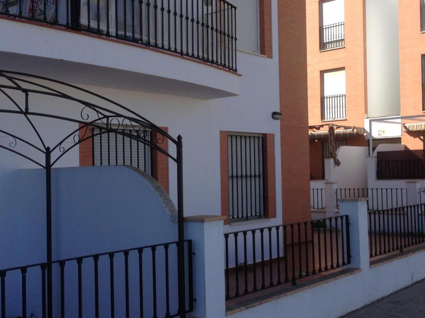 La entrada trasera del edificio en el que residía Antonio