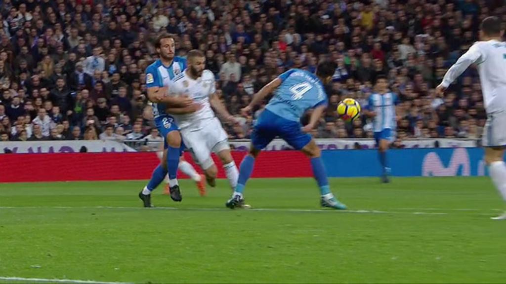 El Madrid pide mano de Luis Hernández en el área del Málaga