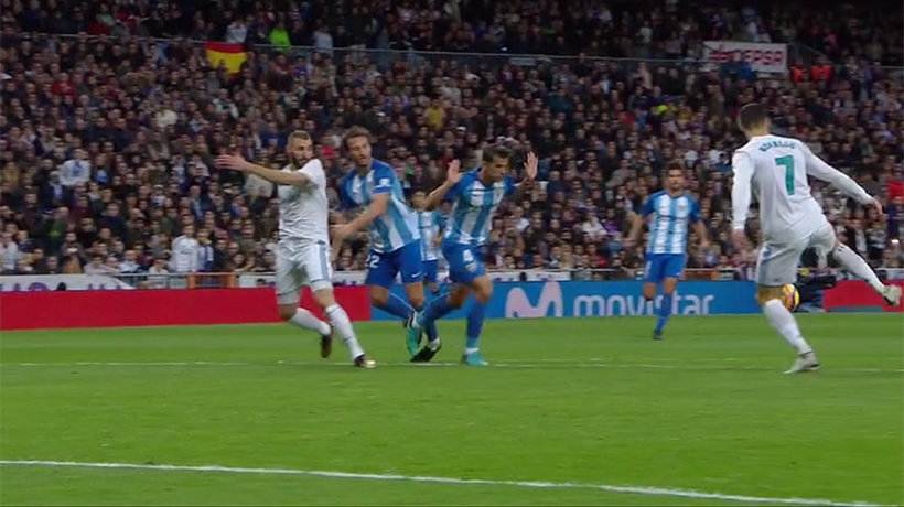 El Madrid pidió penalti por mano de Luis Hernández en el área