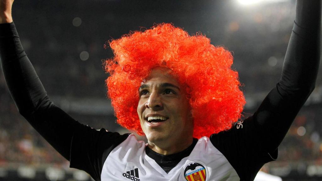 La celebración de Rodrigo en su gol al Barcelona.