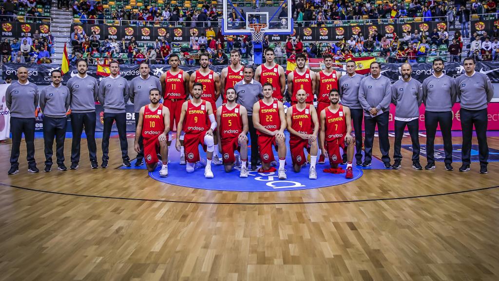 La selección española antes de jugar contra Eslovenia.