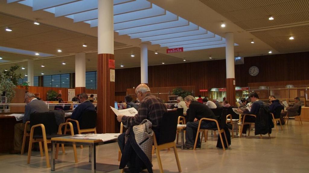 Sala de lectura en la biblioteca Torrente Ballester de Salamanca