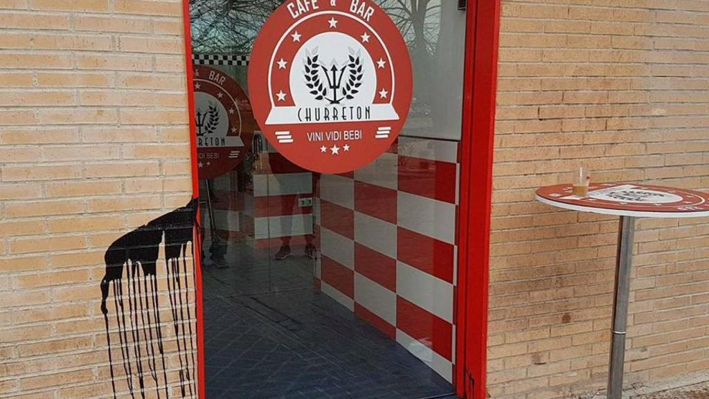 Las imágenes han sido difundidas por el bar Zapatones en su muro de Facebook.