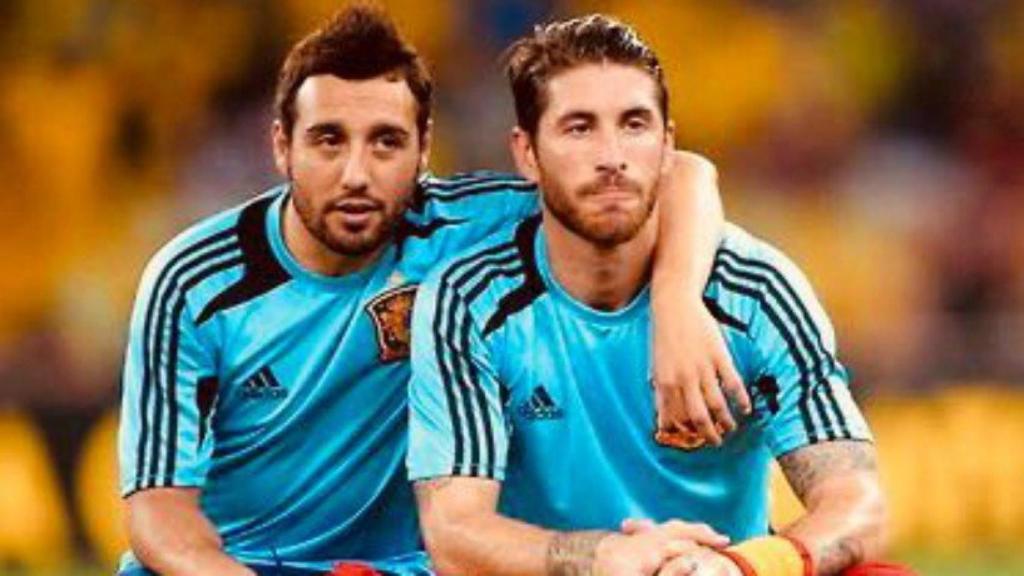 Cazorla y Ramos. Foto Twitter (@SergioRamos)