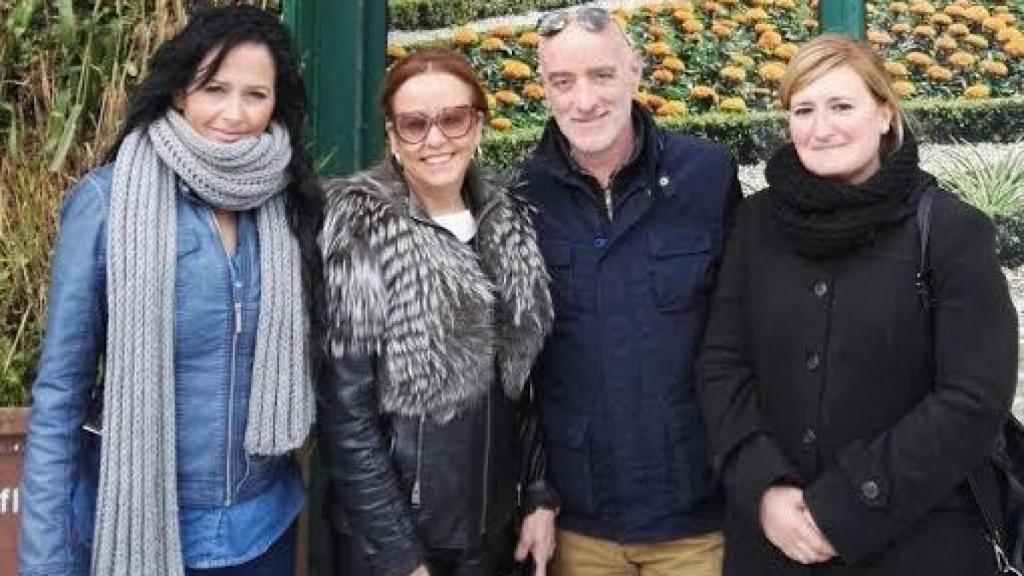 Marta Saldaña, con gafas de sol junto al coordinador de Ciudadanos en el País Vasco, Nicolás de Miguel, y otras dos candidatas.