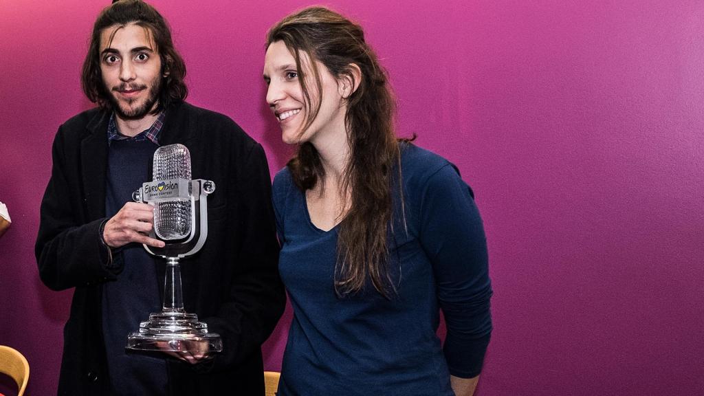 Salvador Sobral junto a su hermana, Luisa.