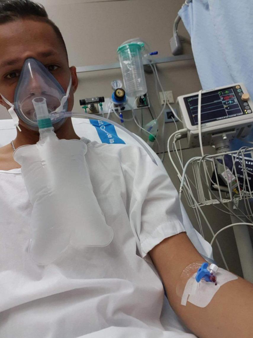 Wendel es un exmilitar brasileño que entró a intentar salvar al Gordo. Pasó la noche en Urgencias.