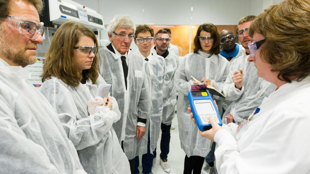 El interior del laboratorio antifalsificaciones que Sanofi tiene en la ciudad de Tours (Francia).