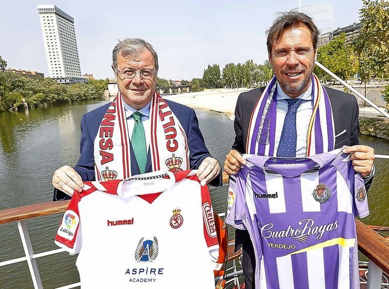 Una foto de los alcaldes de Valladolid y León se viraliza por un 'anuncio a favor' de la droga