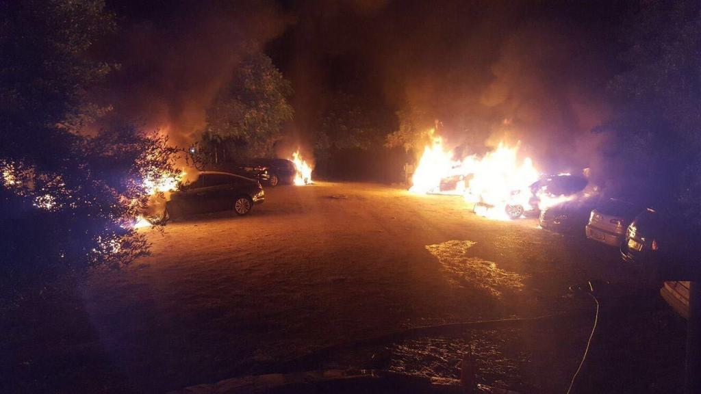 En la Feria de Abril varos coches de Cabify ardieron