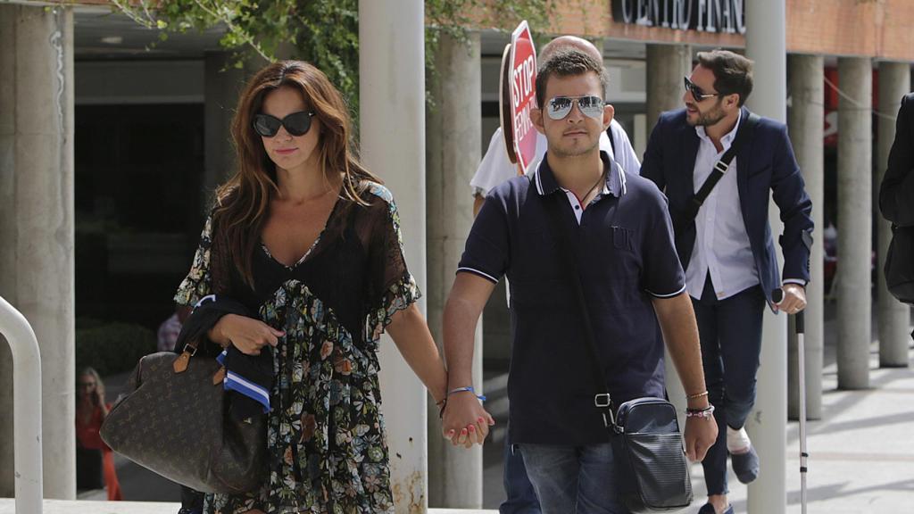 Olga Moreno junto a David, el hijo de su pareja