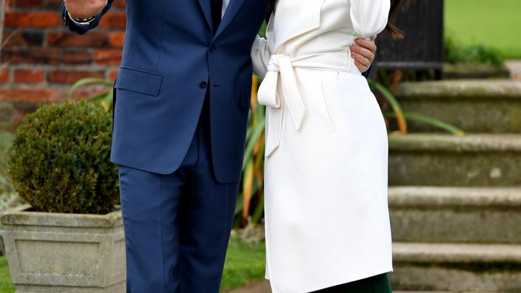 La pareja durante el anuncio de su compromiso.