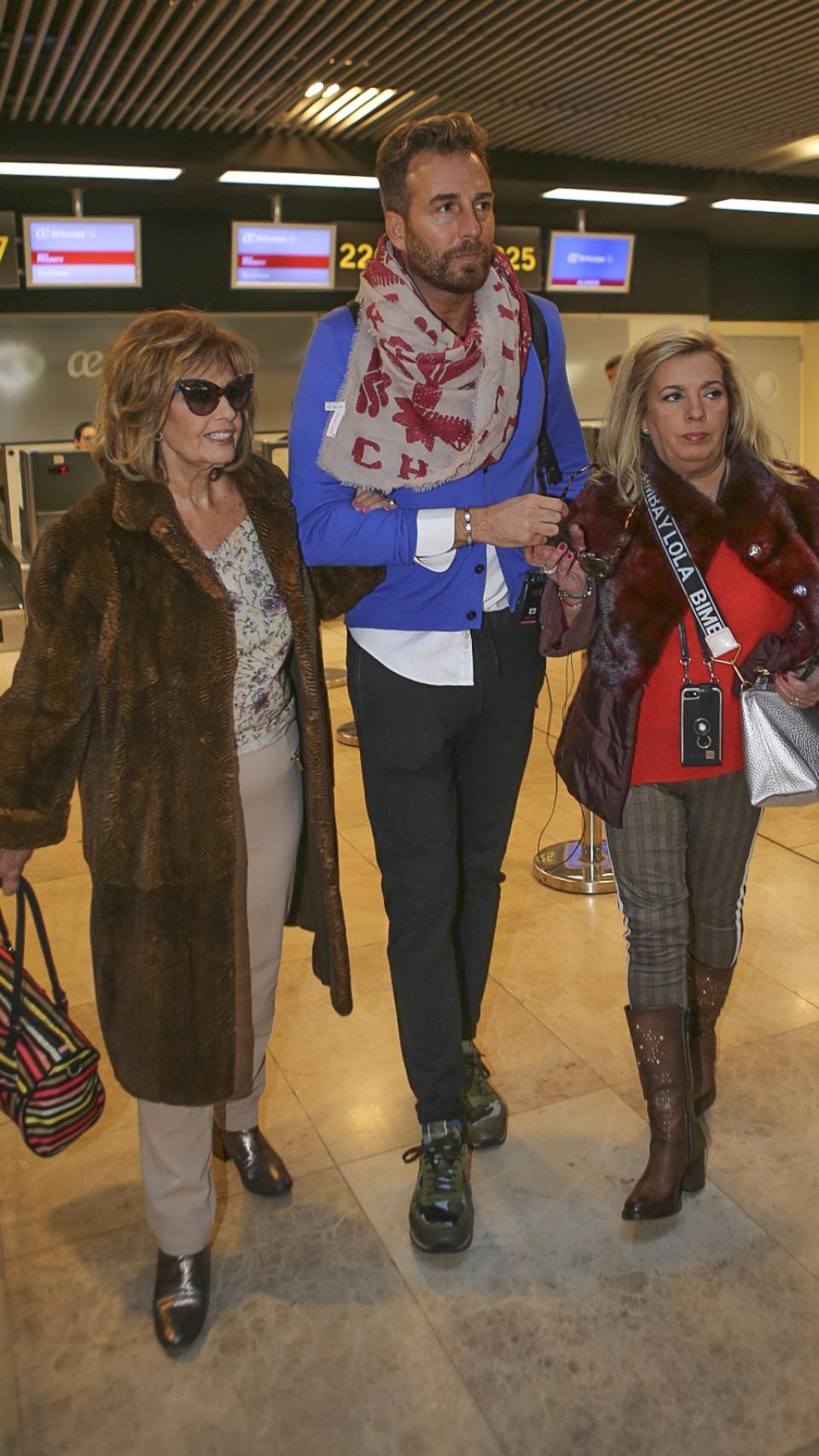 Teresa junto a Carmen y Raúl Prieto.