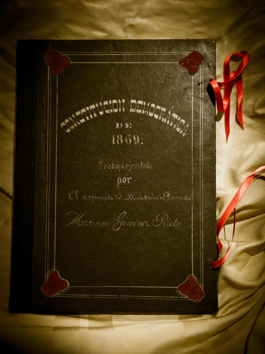 Constitución de 1869, fruto de la revolución gloriosa y la caída de Isabel II.