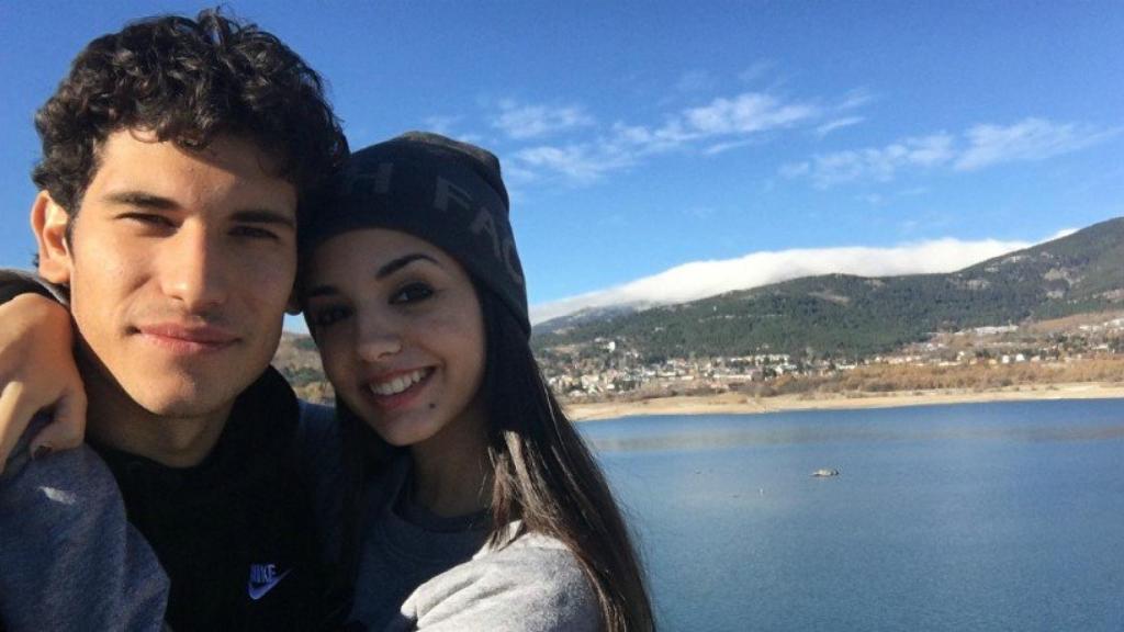Jesús Vallejo junto con su pareja en Navacerrada. Foto: @jesusvallejo1997