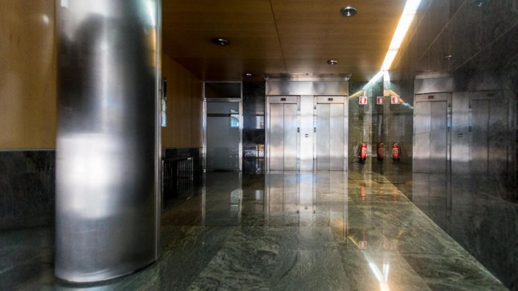 Vista del portal de la calle Paulino Caballero 5 de Pamplona, donde ocurrió la agresión sexual.