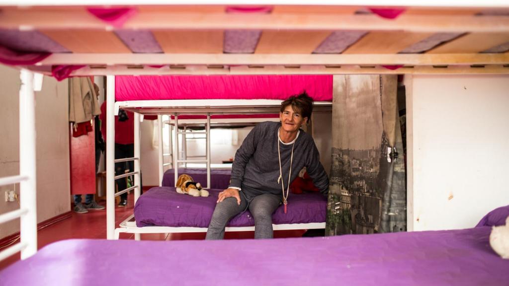 El cortijo es la casa principal de la finca. Hay habitaciones que comparten varios de los moradores de la casa. Otros viven en pequeñas viviendas levantadas con el paso de los años.