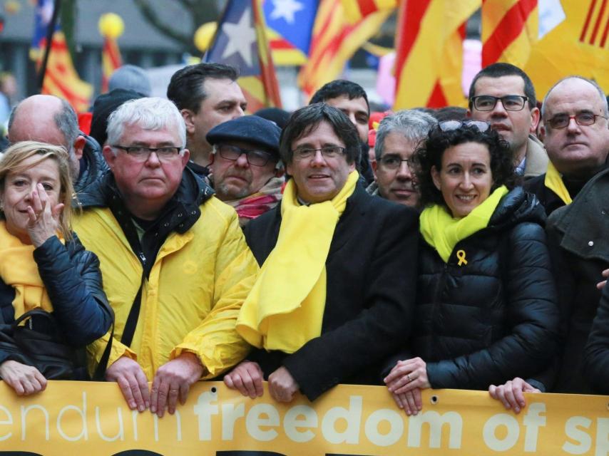 Puigdemont y Marta Rovira han compartido la cabeza de la manifestación de Bruselas