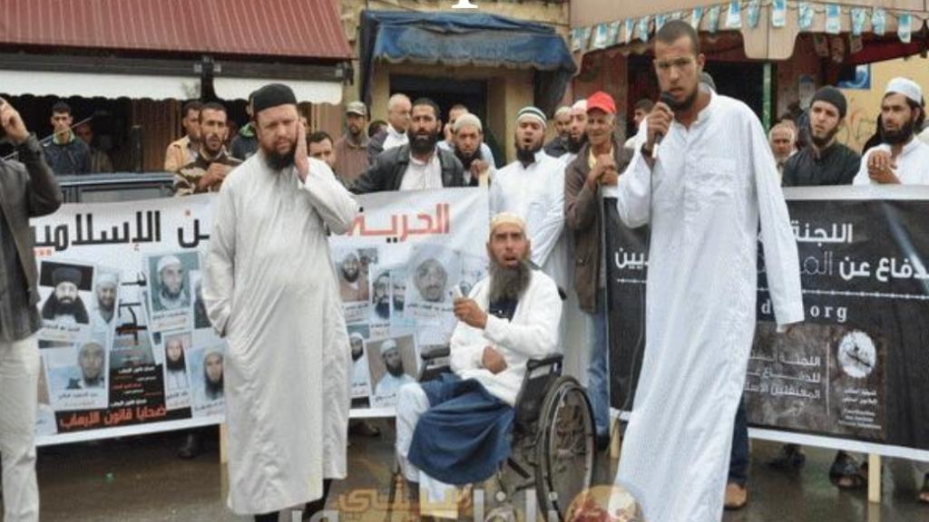 Mustafá Maya Amaya (en el centro) en una fotografía de uno de sus blogs.