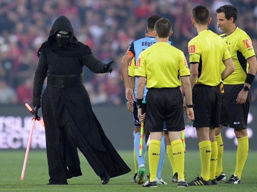 Kylo Ren justo antes de uno de los encuentros de la Star Wars Round.