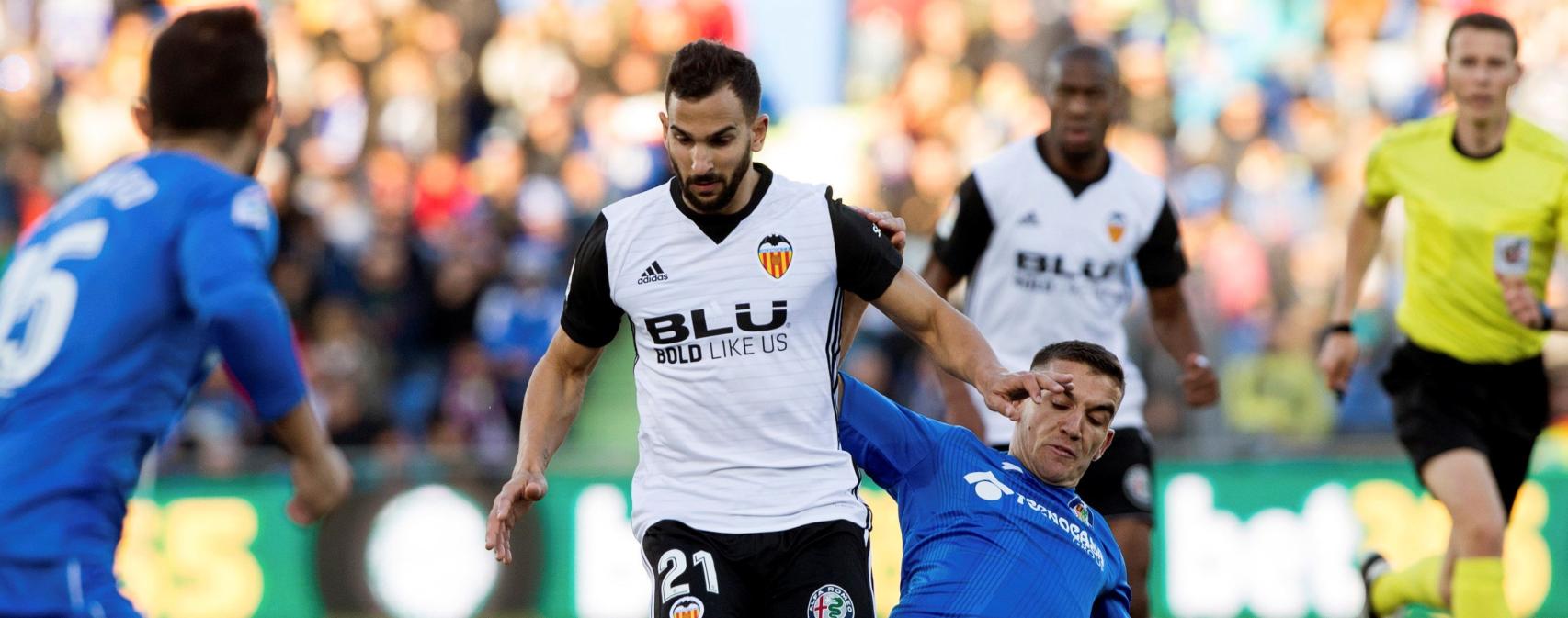 Montoya controla el balón ante el Getafe.