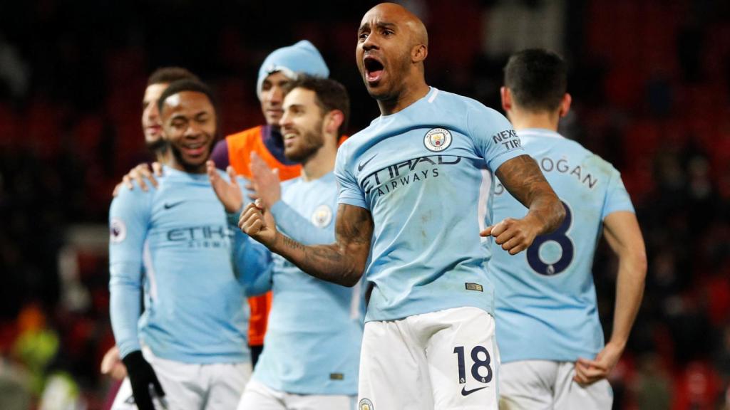 Los jugadores del City celebran su victoria ante el Manchester.