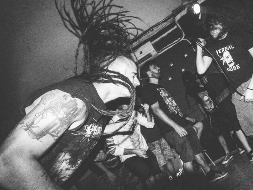 Rodrigo era aficionado a los grupos de hardcore y de death metal. En la imagen, el joven en un concierto.