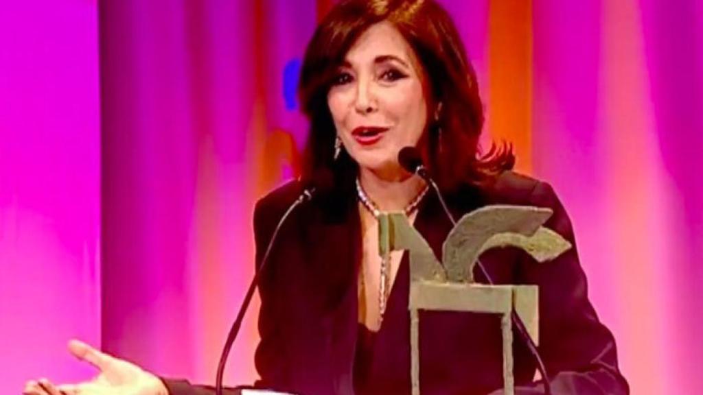 Isabel Gemio pide trabajo ante la profesión al recoger su premio Ondas