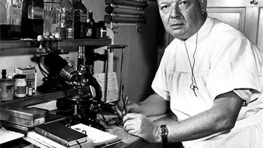 El médico Werner Forssmann realizó la primera cateterización de un corazón humano.