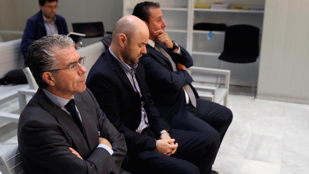 Francisco Granados, junto a Rodríguez Talamino y Caro Vinagre.