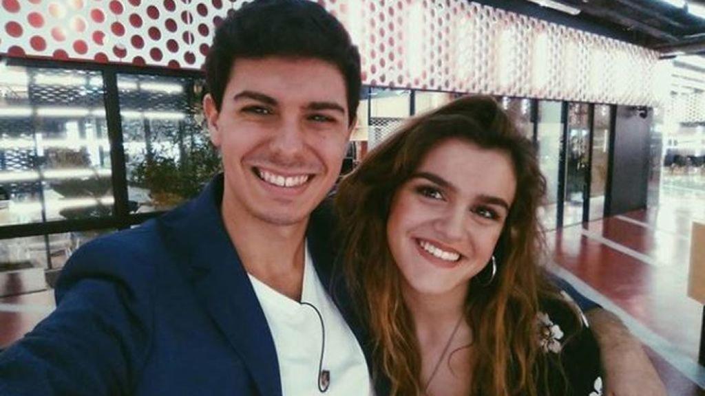 La pareja muy sonriente en la Academia.