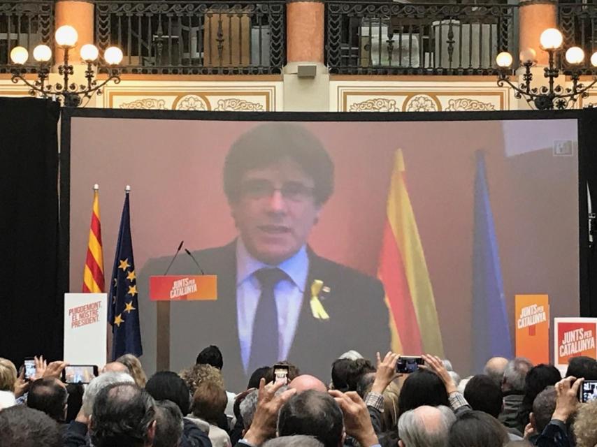 Puigdemont ha intervenido en el acto de JxCat a través de videoconferencia.