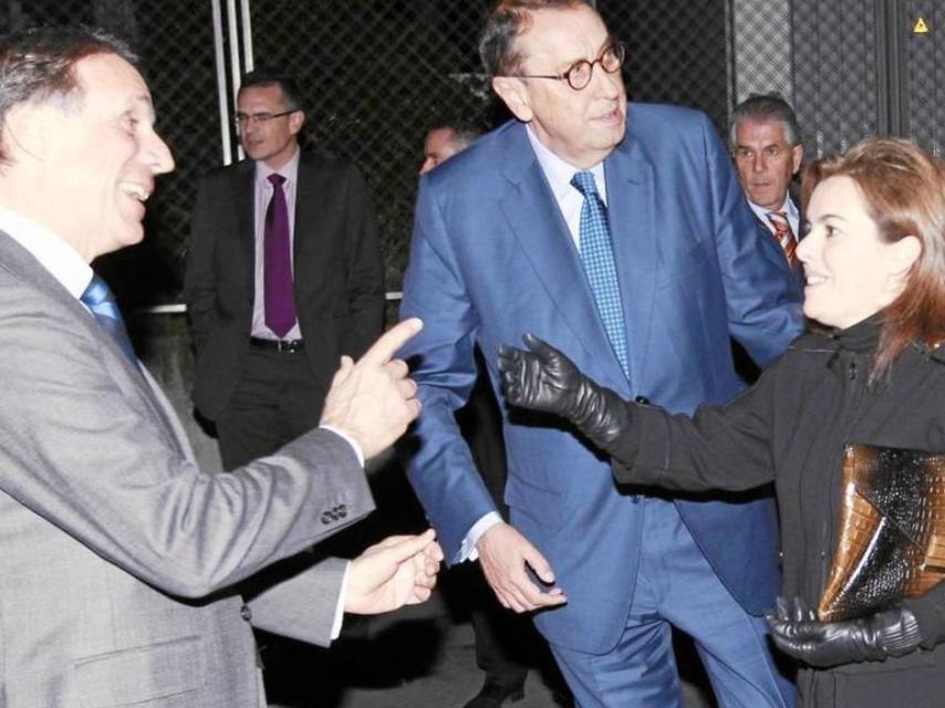 La vicepresidenta, Soraya Sáenz de Santamarìa, con Mauricio Casals y José Creuheras./