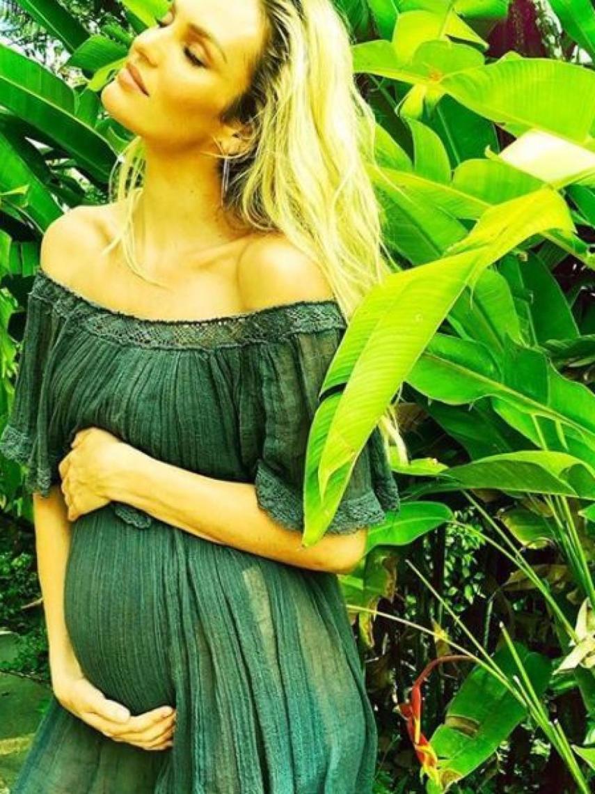 La modelo orgullosa de su estado de buena esperanza.