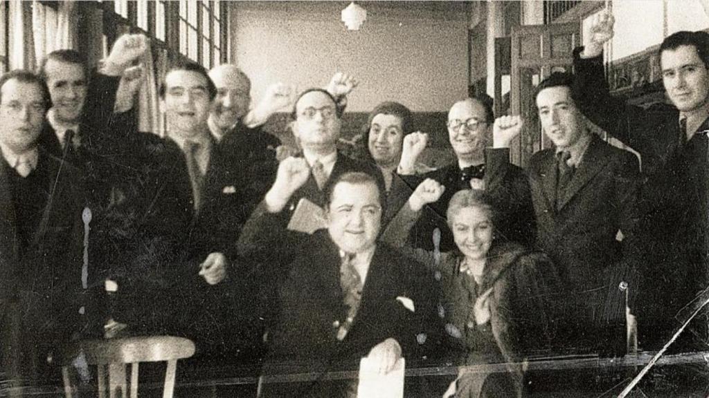 Miembros de la Generación del 27. Entre ellos María Teresa León en primera fila.