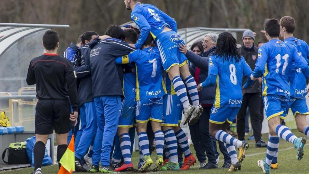 Jugadores de la Arandina celebran un gol en su último partido.