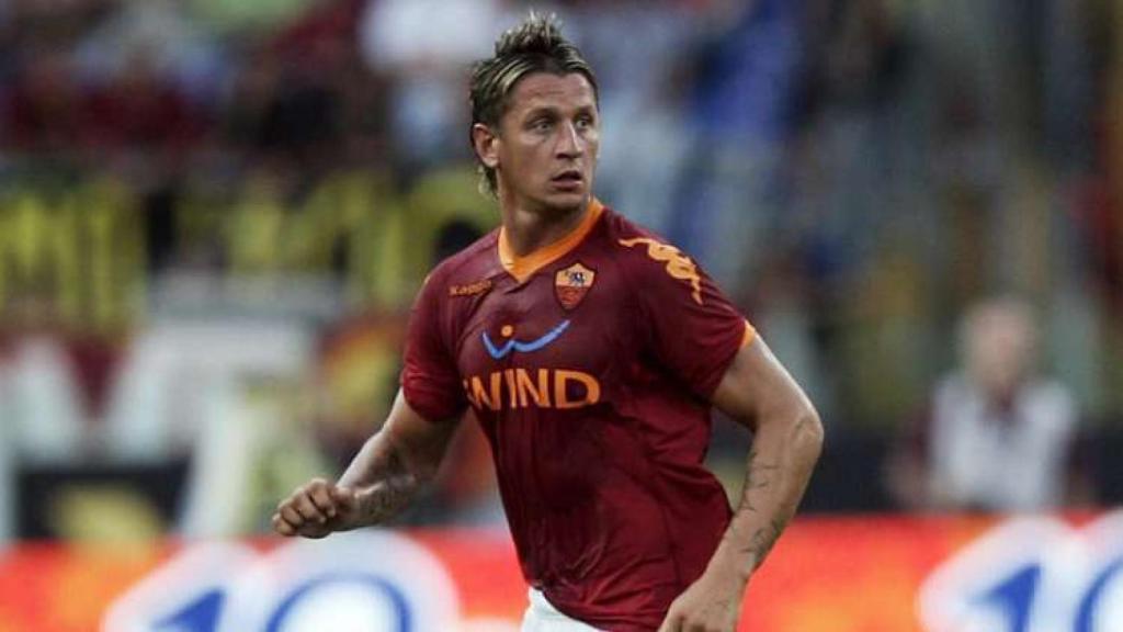 Mexes, en su época en la Roma, jugador que fue sancionado por un caso similar al de Griezmann.