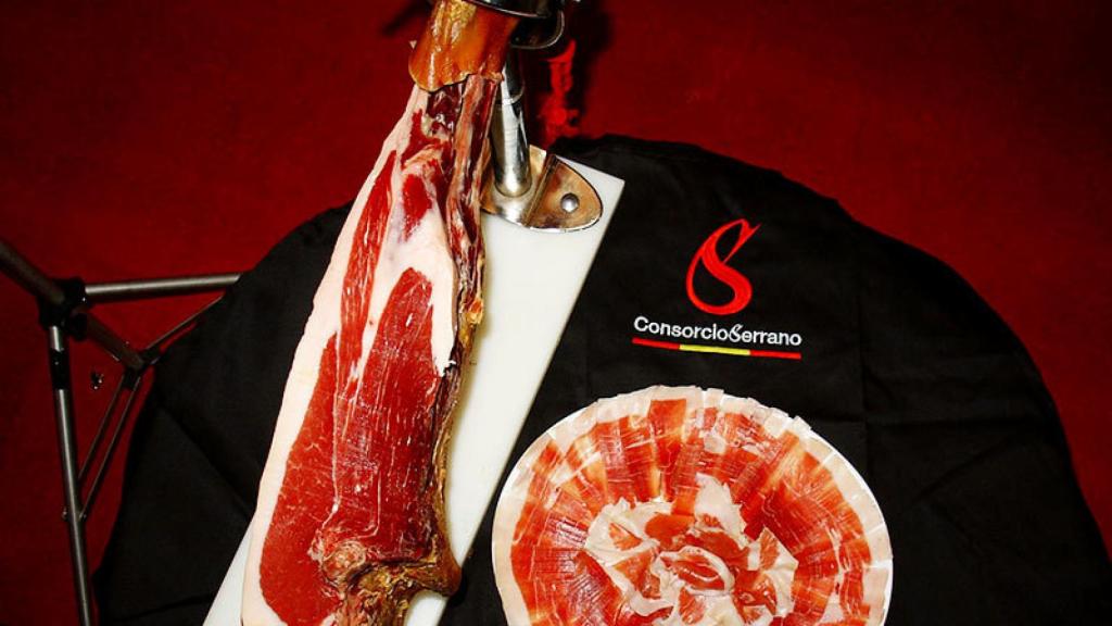 Un plato de jamón serrano.