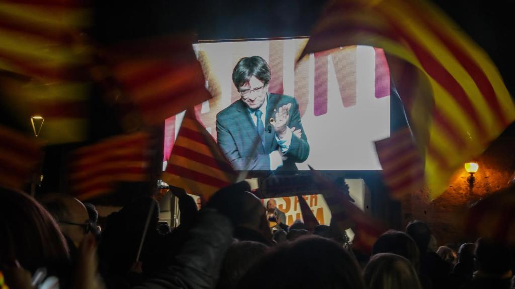 Intervención de Puigdemont por videoconferencia desde Bruselas.