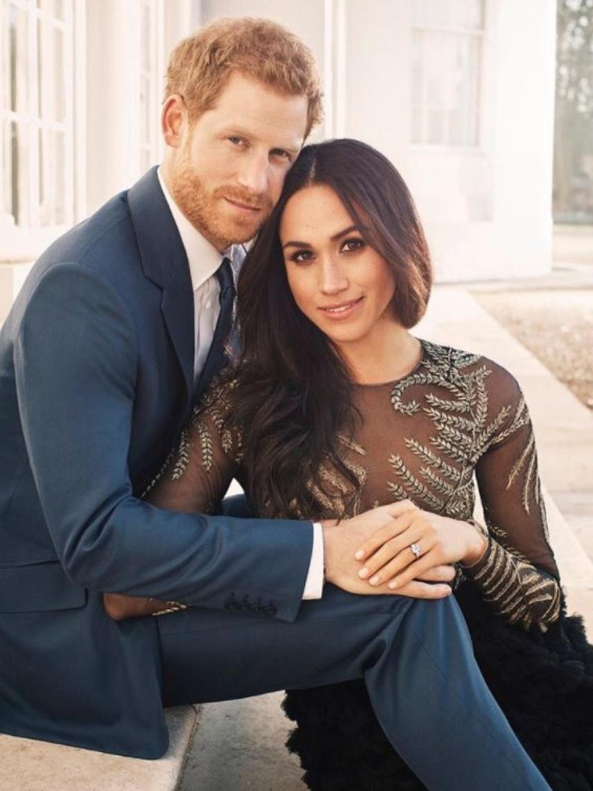 Harry y Meghan, en su posado oficial de compromiso.