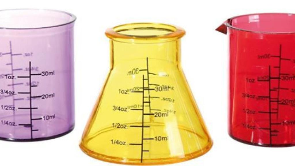 Una original forma de tomar chupitos.