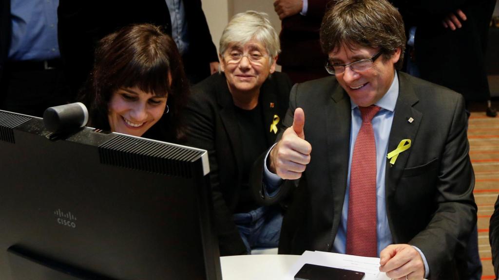 Puigdemont sigue los resultados desde Bruselas