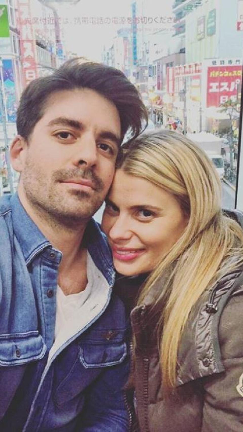 Mark Hamilton y María Lapiedra.