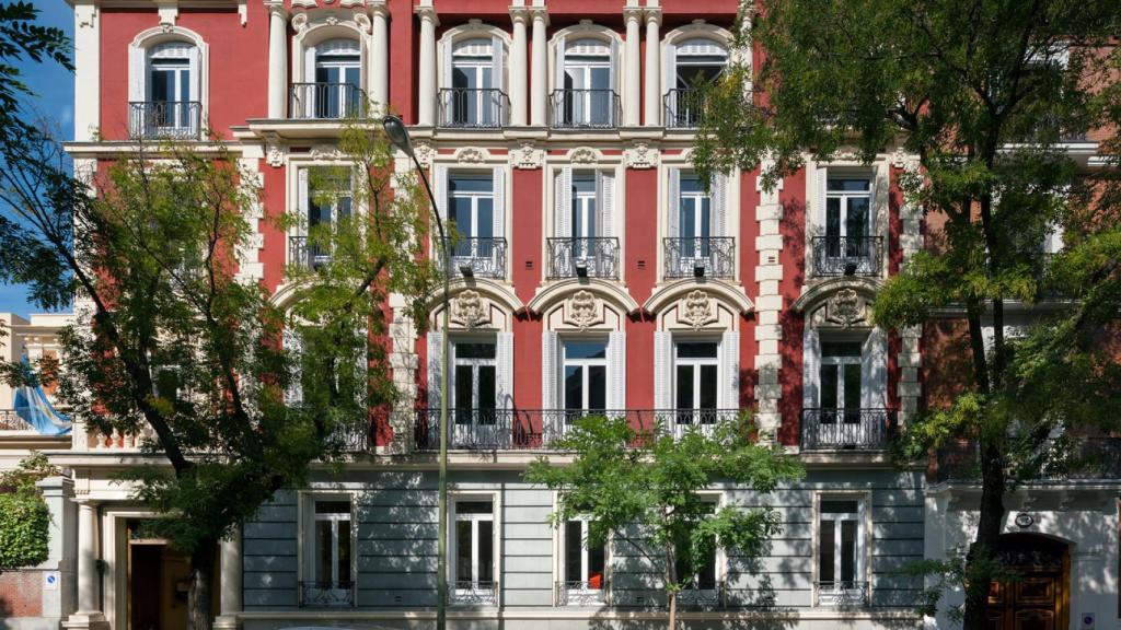 Axiare ha vendido a José Lladó, presidente de Técnicas Reunidas, el edificio Fernando El Santo 15, en Madrid.